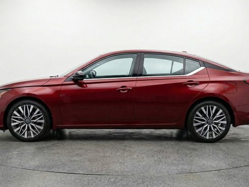 Used 2025 Nissan Altima 2.5 SV image 5