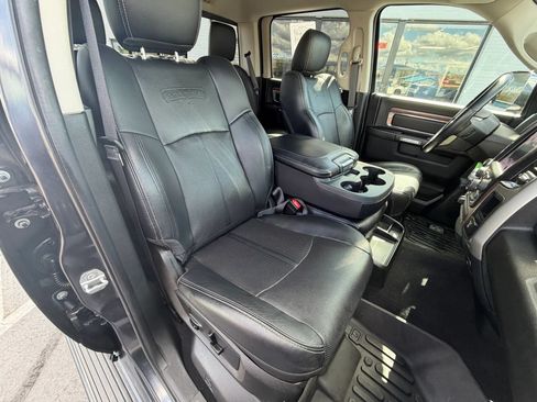 Used 2019 RAM 1500 Laramie AWD/4WD image 13