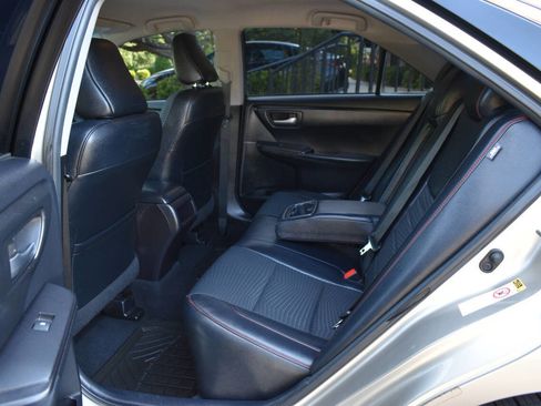 Used 2015 Toyota Camry SE FWD image 9