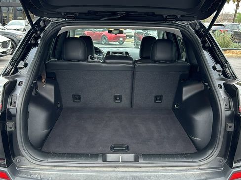 Used 2019 Jeep Cherokee Latitude w/ Popular Appearance Group image 19