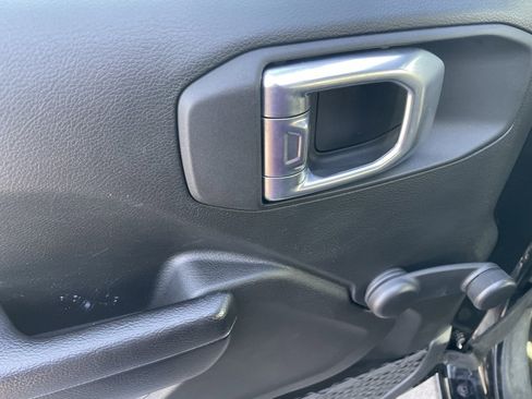 Used 2021 Jeep Wrangler Unlimited Sport image 12