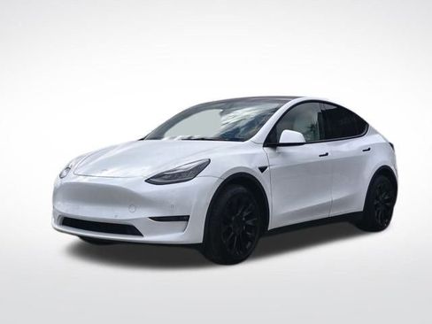 Used 2021 Tesla Model Y Long Range image 14