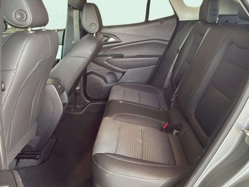 Used 2025 Chevrolet Trax LT w/ LT Convenience Package FWD image 37