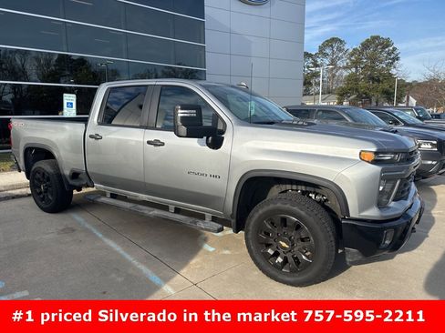 Used 2025 Chevrolet Silverado 2500 Custom w/ Custom Value Package image 3