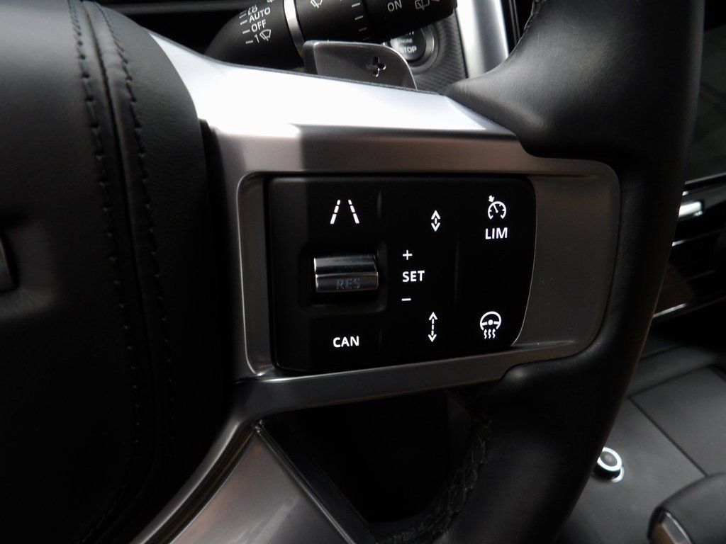 Used 2024 Land Rover Discovery Dynamic SE AWD/4WD image 42