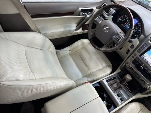 Used 2018 Lexus GX 460 Premium w/ Premium Package image 38