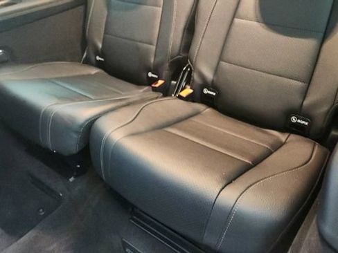 Used 2025 Mercedes-Benz GLS 450 4MATIC image 35