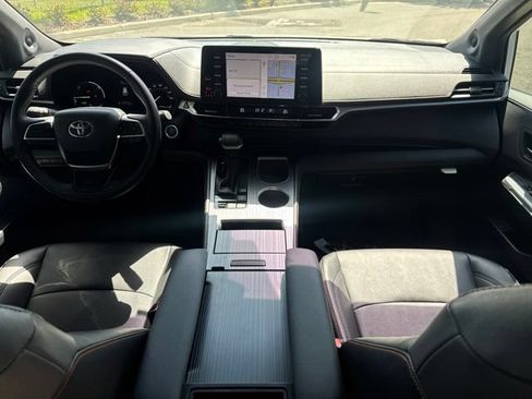 Used 2024 Toyota Sienna XSE w/ XSE Plus Package FWD image 9