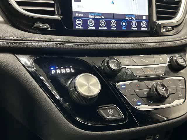 Used 2020 Chrysler Pacifica Limited FWD image 25