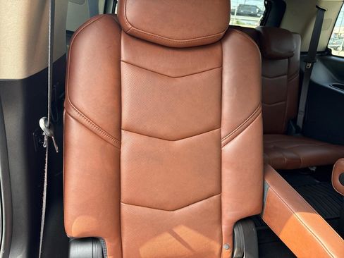 Used 2018 Cadillac Escalade Premium Luxury AWD/4WD image 16