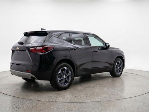 Used 2025 Chevrolet Blazer LT FWD image 9