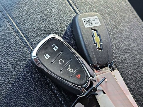 Used 2023 Chevrolet Traverse LT image 34