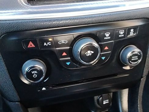 Used 2014 Dodge Charger SE RWD image 18