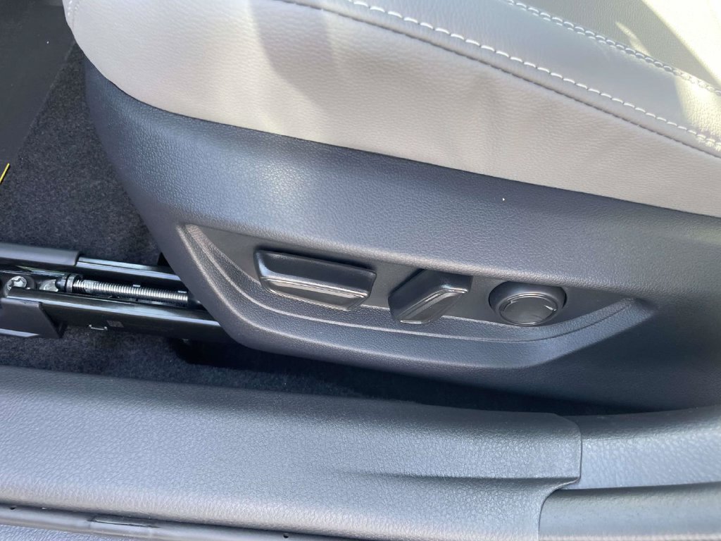 New 2026 Toyota Camry SE w/ Convenience Package FWD image 12