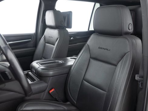 Used 2021 GMC Yukon XL Denali w/ Denali Premium Package AWD/4WD image 29