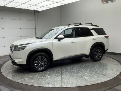 Used 2023 Nissan Pathfinder SV image 32