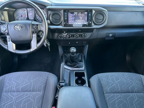 Used 2016 Toyota Tacoma TRD Sport w/ Towing Package image 14