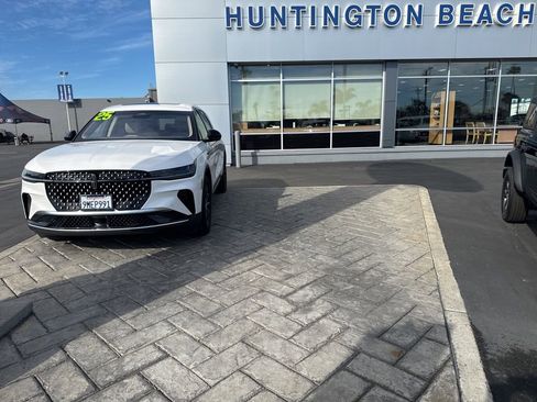 Used 2024 Lincoln Nautilus Premier w/ Equipment Group 102A image 24