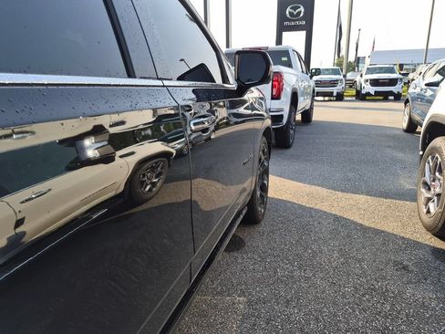 Used 2026 Chevrolet Tahoe High Country AWD/4WD image 11