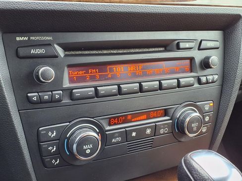 Used 2009 BMW 335i Convertible image 16