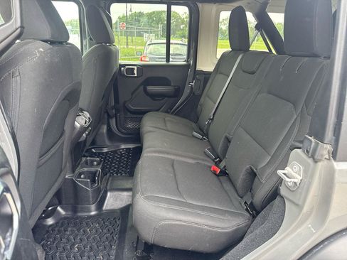 Used 2018 Jeep Wrangler Unlimited Sport S AWD/4WD image 11
