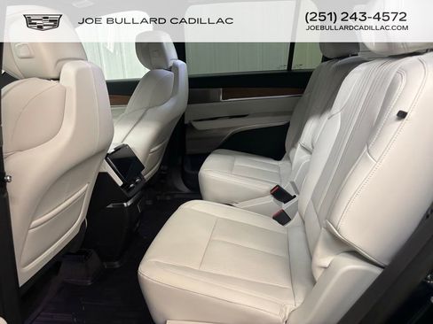 New 2026 Cadillac Vistiq Luxury w/ LPO, Floor Liner Package image 18