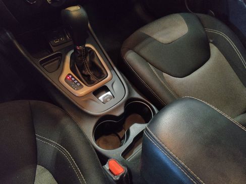 Used 2015 Jeep Cherokee Sport w/ Sport Appearance Group image 26