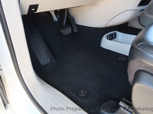Used 2020 Chrysler Voyager Lxi FWD image 13