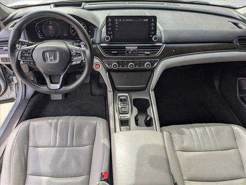 Used 2018 Honda Accord Touring image 17