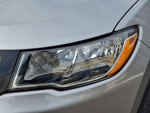 Used 2020 Jeep Compass Latitude image 9