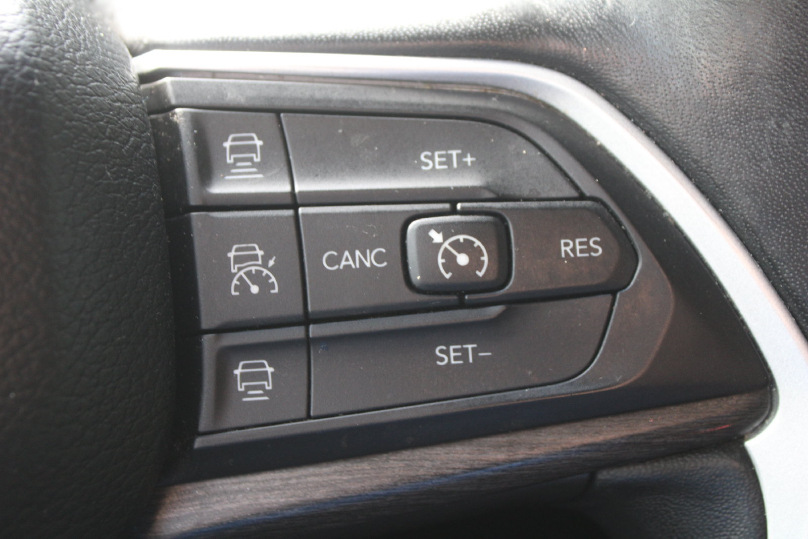 Used 2022 Jeep Grand Cherokee L Limited RWD image 34