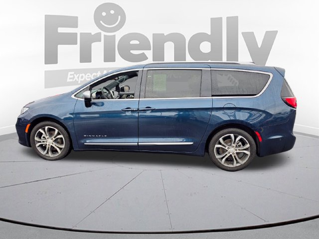 Used 2025 Chrysler Pacifica Pinnacle FWD image 8