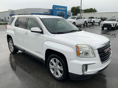 Used 2017 GMC Terrain SLE w/ Convenience Package FWD image 2