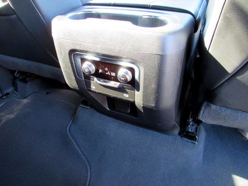 Used 2023 GMC Yukon SLT image 36