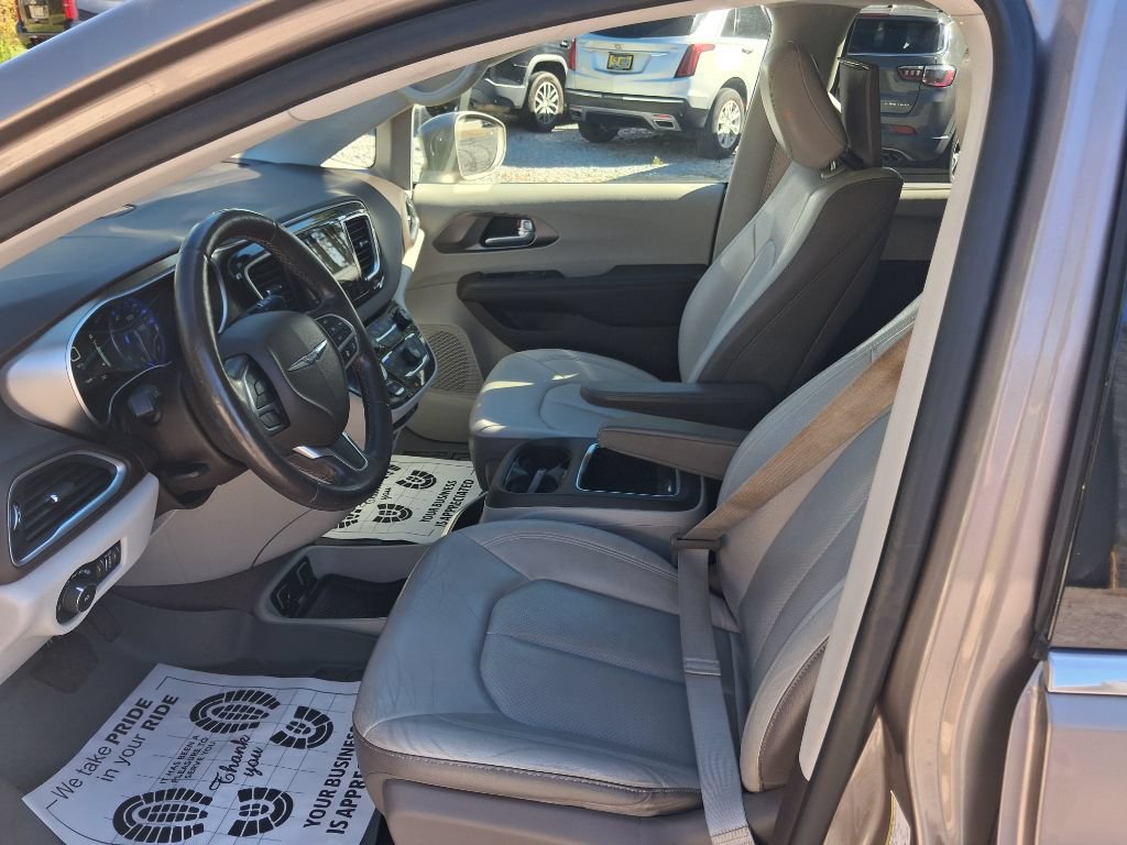 Used 2018 Chrysler Pacifica Touring-L Plus w/ Advanced Safetytec Group FWD image 13