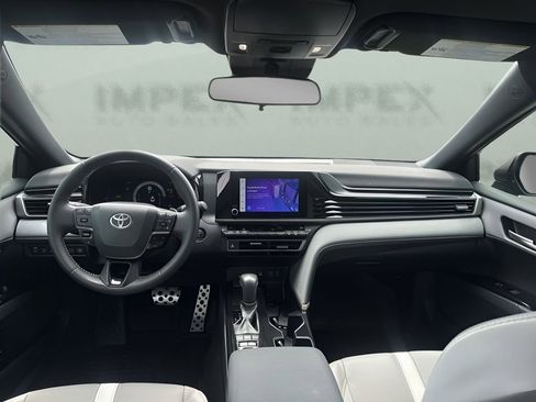 Used 2025 Toyota Camry SE AWD/4WD image 12