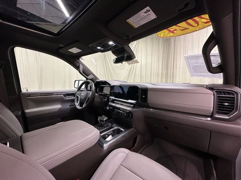 Certified 2024 Chevrolet Silverado 1500 LTZ w/ LTZ Premium Package AWD/4WD image 25