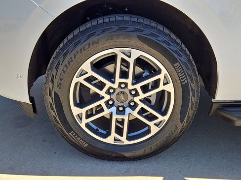 Used 2025 Ford Expedition Max Active AWD/4WD image 5