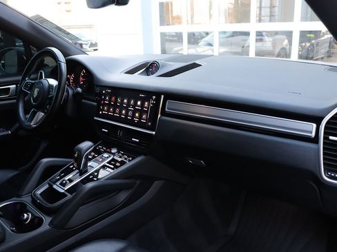 Used 2022 Porsche Cayenne Platinum Edition image 12