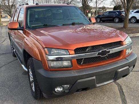 Used 2005 Chevrolet Avalanche LS w/ Sun And Sound Package image 3