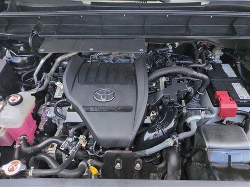 Used 2023 Toyota Highlander XLE FWD image 23