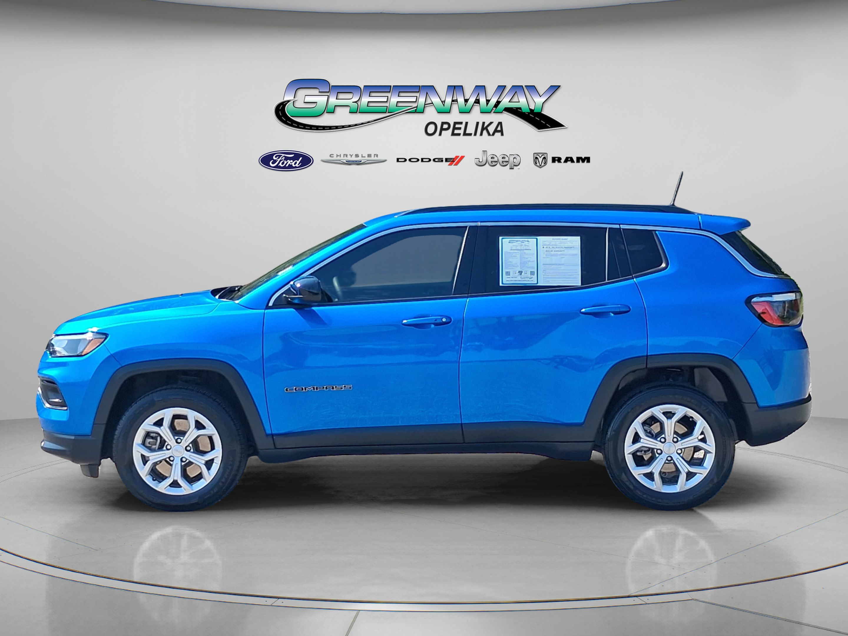 Used 2024 Jeep Compass Latitude AWD/4WD image 4