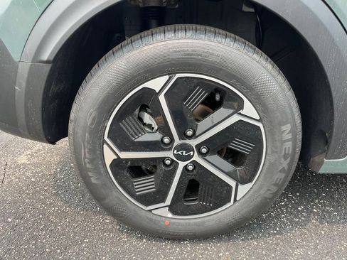 New 2025 Kia Niro EX image 12