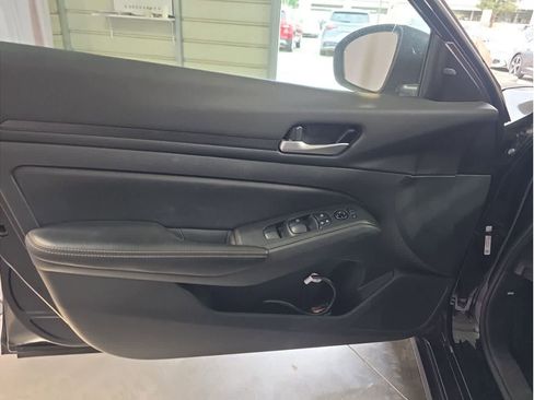 Used 2025 Nissan Altima 2.5 SV image 18