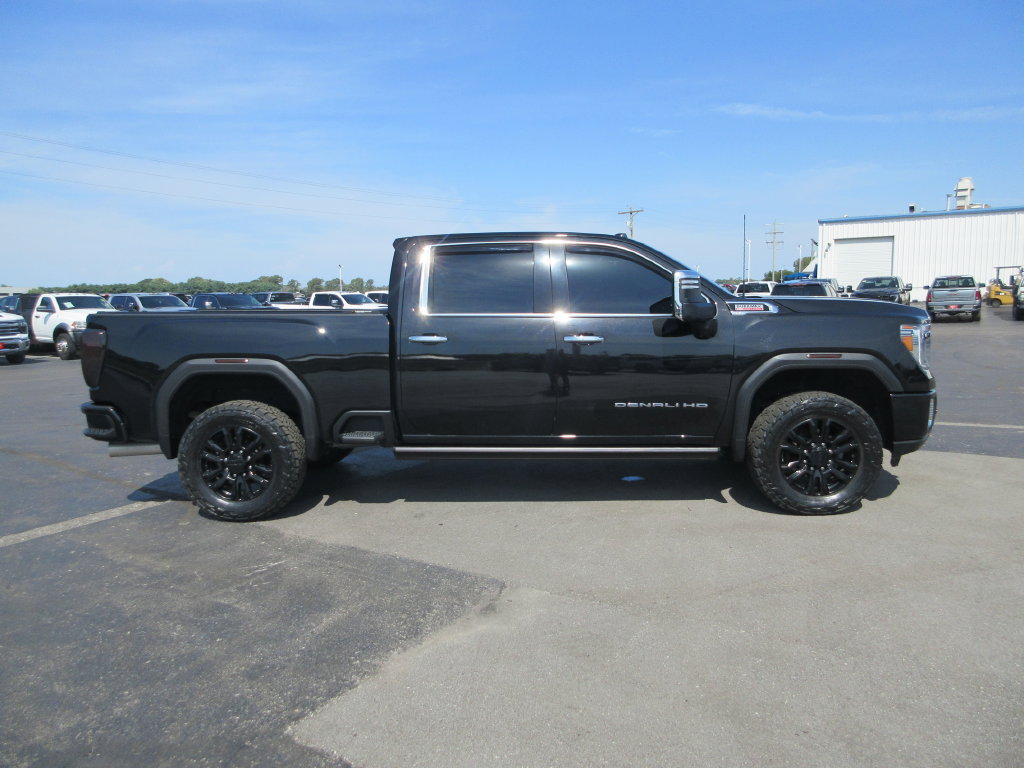 Used 2023 GMC Sierra 2500 Denali w/ Denali Black Diamond Edition AWD/4WD image 4