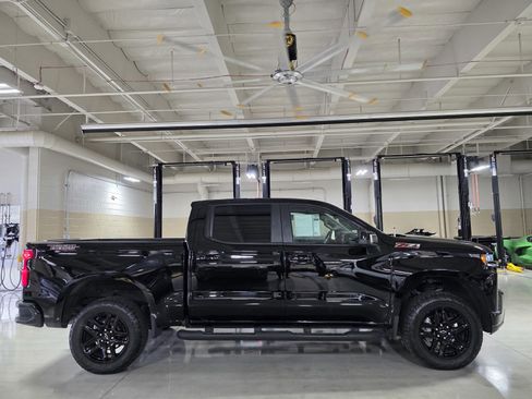 Used 2020 Chevrolet Silverado 1500 LT Trail Boss w/ Midnight Edition image 8