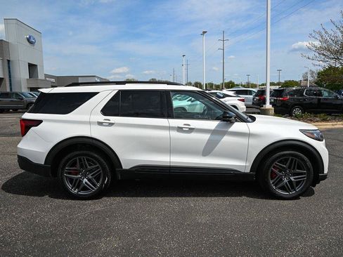 Certified 2025 Ford Explorer ST AWD/4WD image 3