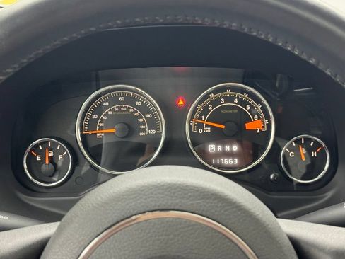 Used 2014 Jeep Compass Latitude w/ Sun/Sound Group AWD/4WD image 20