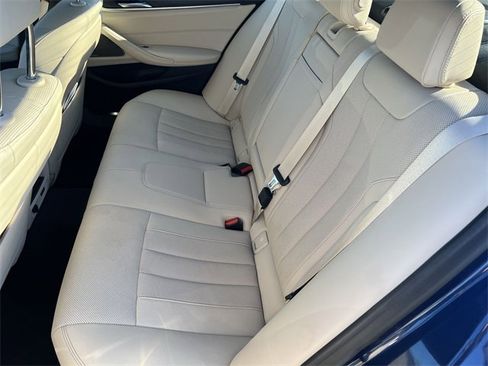 Used 2022 BMW 540i w/ Premium Package image 32