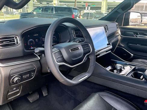 Used 2023 Jeep Wagoneer L 4WD image 14